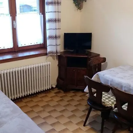 Feloi Apartment *